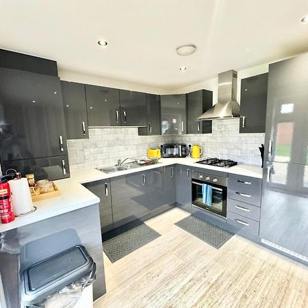 Home Centrally Located In Folkestone, Great Location For Families Or Workers Exterior foto