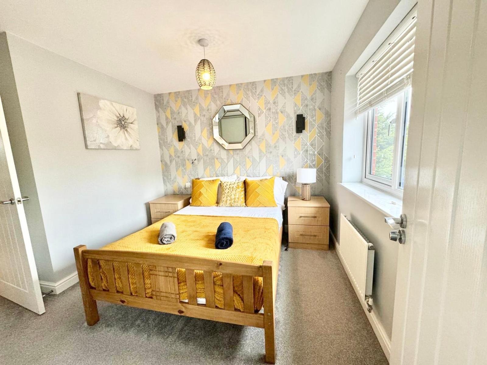 Home Centrally Located In Folkestone, Great Location For Families Or Workers Exterior foto
