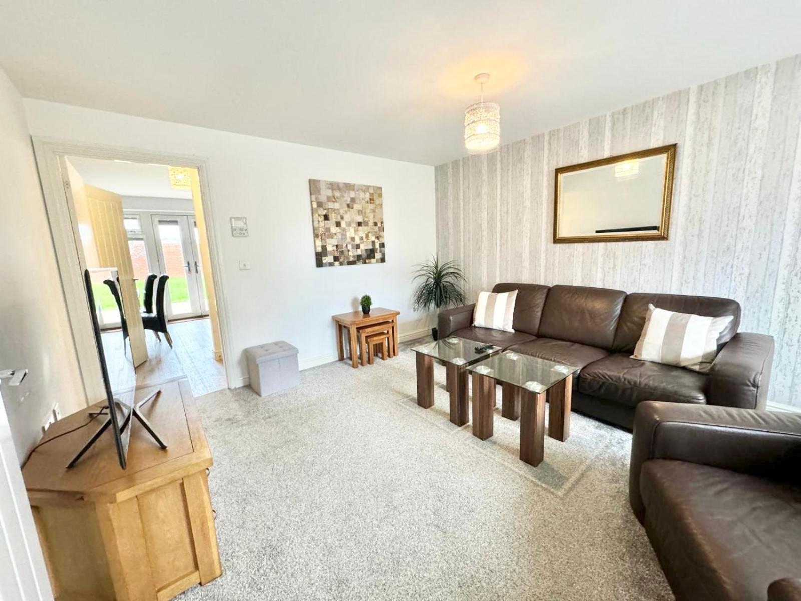 Home Centrally Located In Folkestone, Great Location For Families Or Workers Exterior foto
