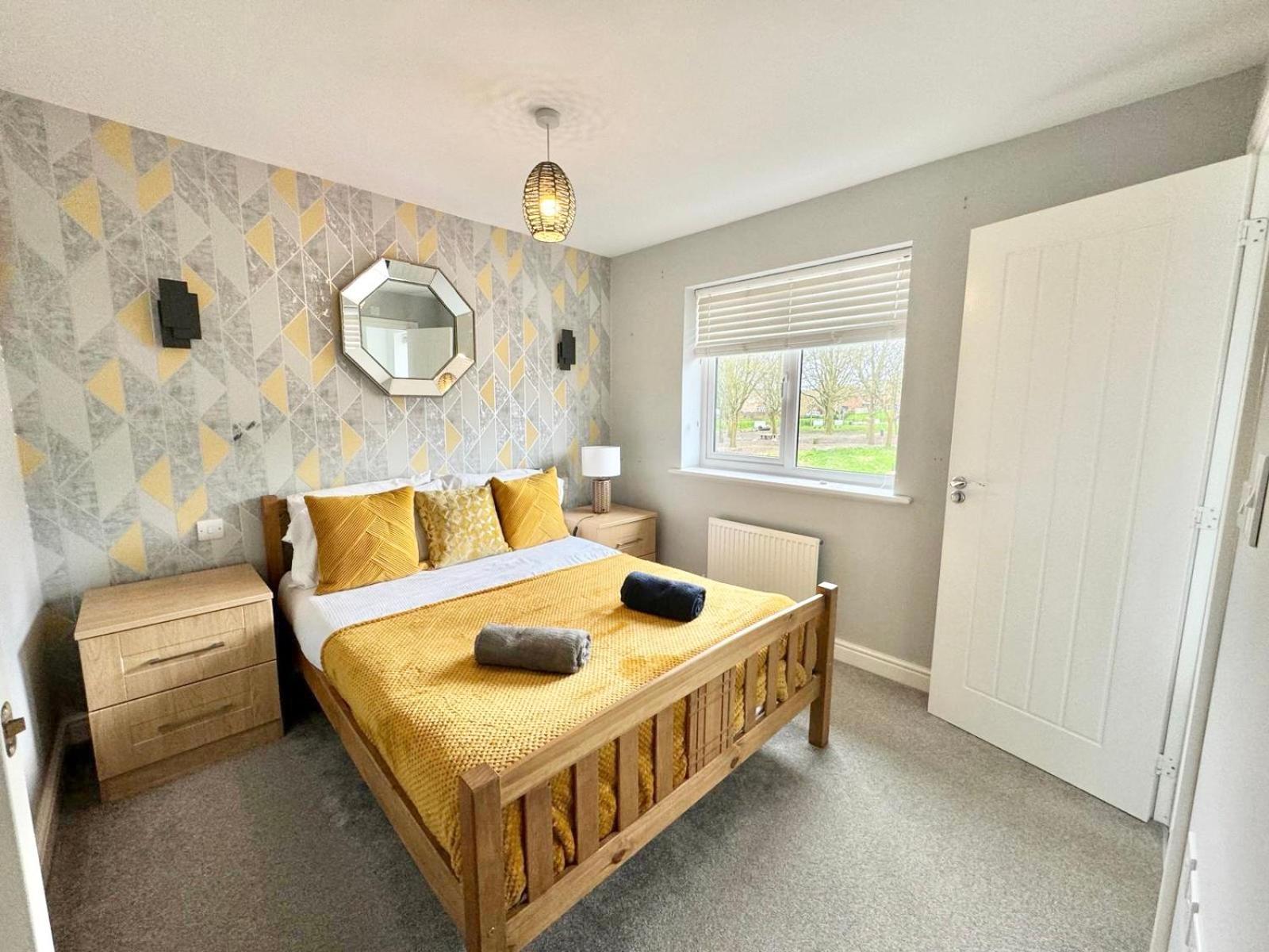 Home Centrally Located In Folkestone, Great Location For Families Or Workers Exterior foto