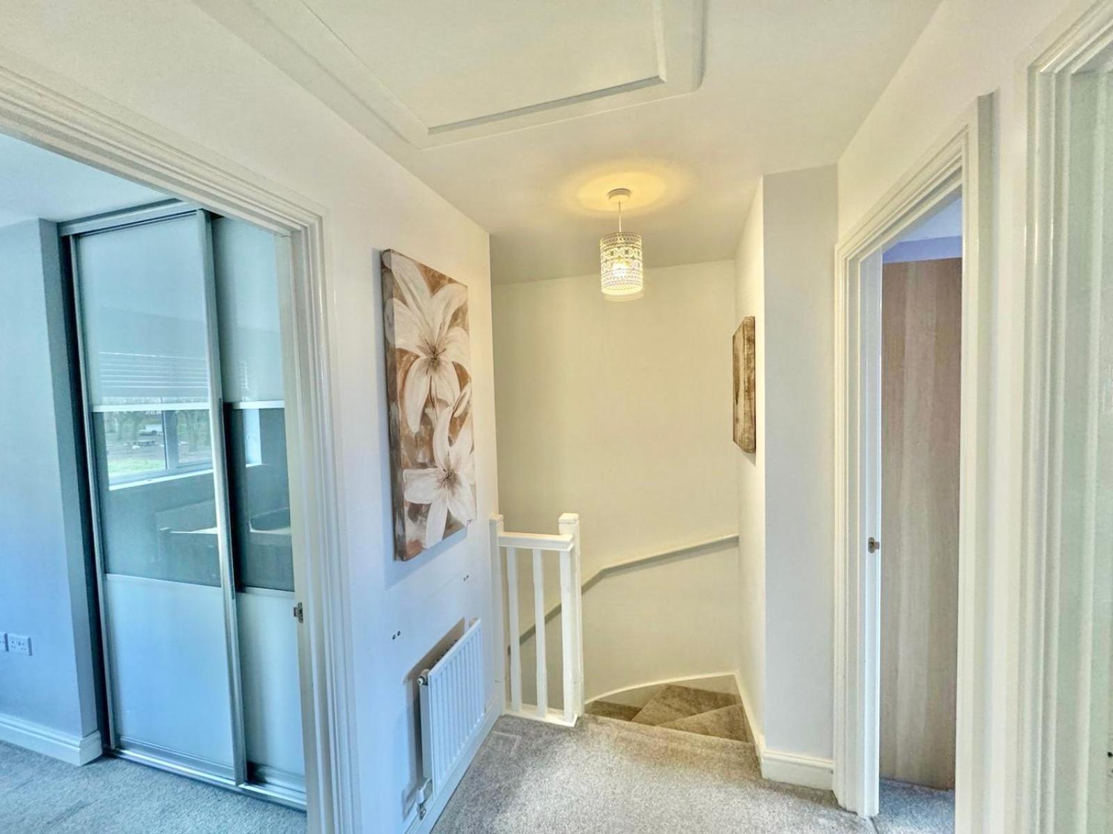 Home Centrally Located In Folkestone, Great Location For Families Or Workers Exterior foto